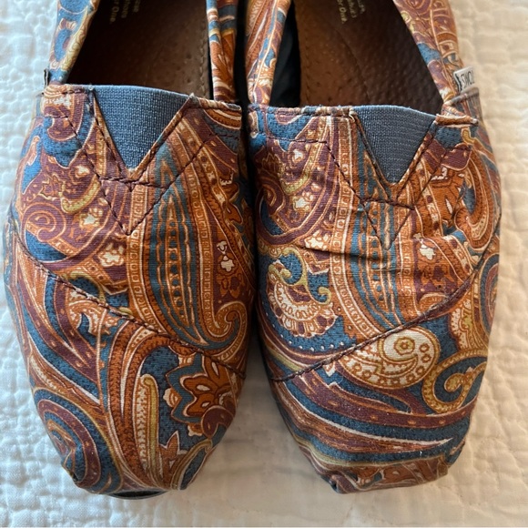 Toms Paisley Slip-On Flats - Picture 9 of 11